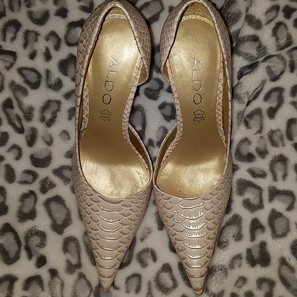 Shoes - Picture 2 of 4